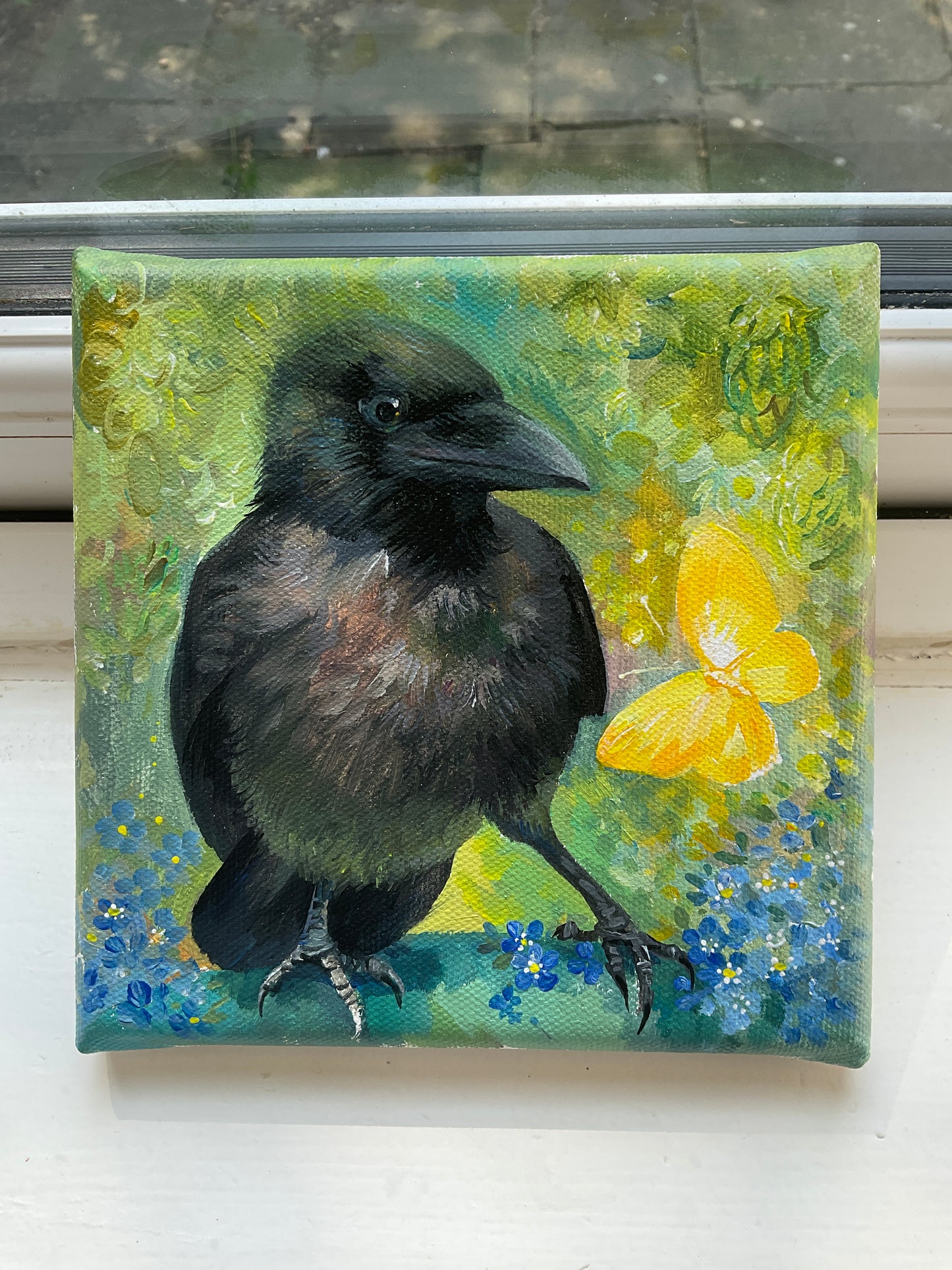 What is this? Crow baby is puzzled by the butterfly seen for the first time